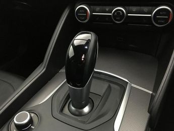 ALFA ROMEO GIULIA 2.0 TB VELOCE 4d 280 BHP