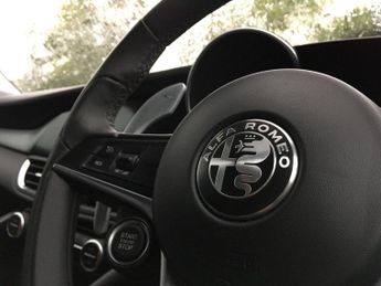 ALFA ROMEO GIULIA 2.0 TB VELOCE 4d 280 BHP