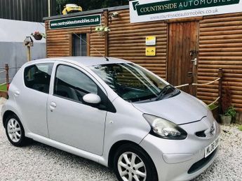 TOYOTA AYGO 1.0 VVT-i Platinum Hatchback 5dr Petrol Manual Euro 4 (67 bhp)