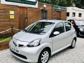 TOYOTA AYGO 1.0 VVT-i Platinum Hatchback 5dr Petrol Manual Euro 4 (67 bhp)