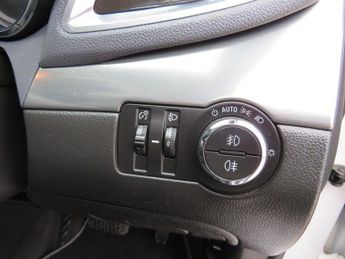 VAUXHALL MOKKA 1.4T SE SUV 5dr Petrol Auto 2WD Euro 5 (140 ps)