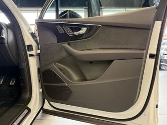 AUDI SQ7 4.0 TFSI V8 Black Edition SUV 5dr Petrol Tiptronic quattro Euro 