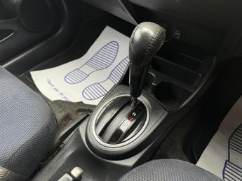 HONDA JAZZ 1.4 i-VTEC ES PLUS AUTOMATIC  5 DOOR