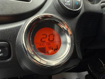 HONDA JAZZ 1.4 i-VTEC ES PLUS AUTOMATIC  5 DOOR