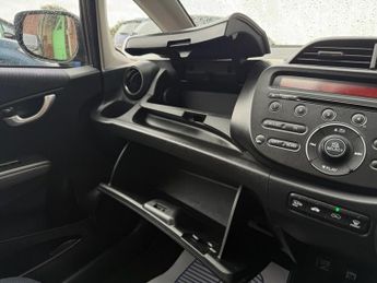 HONDA JAZZ 1.4 i-VTEC ES PLUS AUTOMATIC  5 DOOR