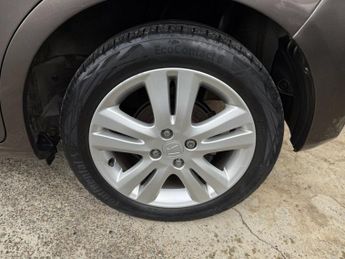 HONDA JAZZ 1.4 i-VTEC ES PLUS AUTOMATIC  5 DOOR