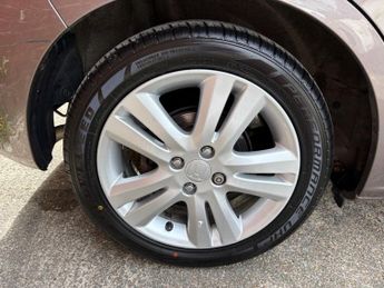 HONDA JAZZ 1.4 i-VTEC ES PLUS AUTOMATIC  5 DOOR