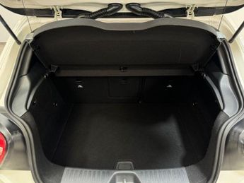 MERCEDES-BENZ A-CLASS 2.1 A220 CDI AMG Night Edition Hatchback 5dr Diesel 7G-DCT Euro 