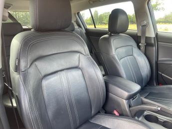 KIA SPORTAGE 2.0 CRDi KX-3 SUV 5dr Diesel Auto AWD Euro 5 (134 bhp)