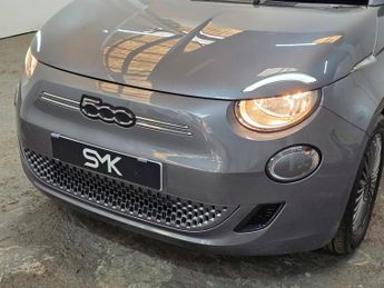 FIAT 500E 42kWh Icon Hatchback 3dr Electric Auto (118 ps)
