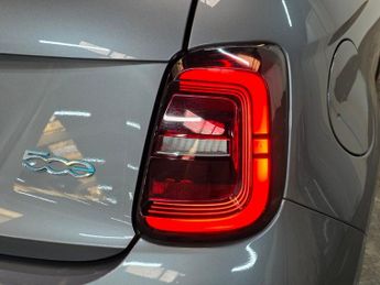 FIAT 500E 42kWh Icon Hatchback 3dr Electric Auto (118 ps)