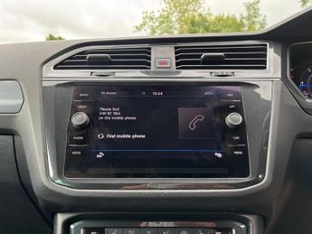 VOLKSWAGEN TIGUAN 2.0 TDI R-Line Tech SUV 5dr Diesel DSG Euro 6 (s/s) (150 ps)
