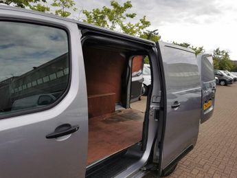 VAUXHALL VIVARO 2.0 Turbo D 3100 Dynamic Panel Van 6dr Diesel Manual L2 H1 Euro 