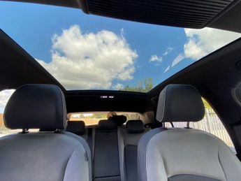 VOLKSWAGEN ID.3 Pro Performance 58kWh Style Hatchback 5dr Electric Auto (204 ps)