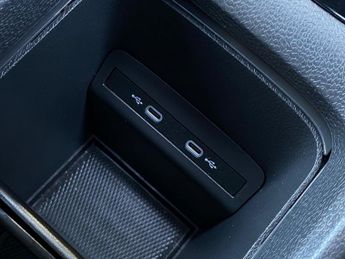 VOLKSWAGEN ID.3 Pro Performance 58kWh Style Hatchback 5dr Electric Auto (204 ps)