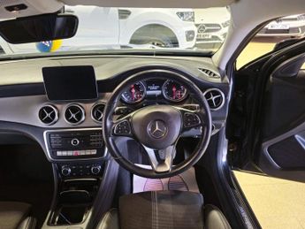 MERCEDES-BENZ GLA 1.6 GLA180 GPF Urban Edition SUV 5dr Petrol 7G-DCT Euro 6 (s/s) 