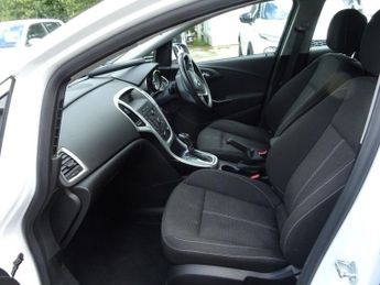 VAUXHALL ASTRA 2.0 CDTi SRi Hatchback 5dr Diesel Auto Euro 5 (165 ps)
