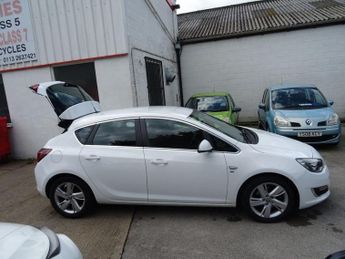 VAUXHALL ASTRA 2.0 CDTi SRi Hatchback 5dr Diesel Auto Euro 5 (165 ps)