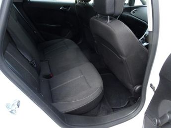VAUXHALL ASTRA 2.0 CDTi SRi Hatchback 5dr Diesel Auto Euro 5 (165 ps)