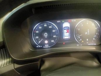 VOLVO XC40 2.0 B4 MHEV R-Design Pro SUV 5dr Petrol Hybrid Auto Euro 6 (s/s)