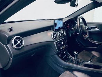 MERCEDES-BENZ GLA 1.6 GLA200 AMG Line (Premium) SUV 5dr Petrol Manual Euro 6 (s/s)