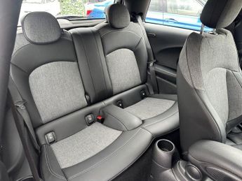 MINI Electric Hatch Cooper SE 32.6kWh Level 2 Hatchback 3dr Electric Auto (184 ps)