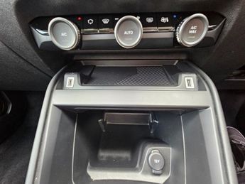 CITROEN e-C4 50kWh Shine Hatchback 5dr Electric Auto (136 ps)