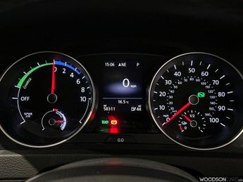 VOLKSWAGEN E-GOLF 35.8kWh e-Golf Hatchback 5dr Electric Auto (136 ps)
