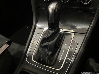 VOLKSWAGEN E-GOLF 35.8kWh e-Golf Hatchback 5dr Electric Auto (136 ps)