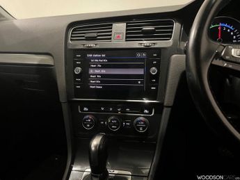 VOLKSWAGEN E-GOLF 35.8kWh e-Golf Hatchback 5dr Electric Auto (136 ps)