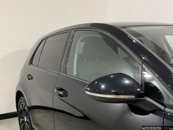 VOLKSWAGEN E-GOLF 35.8kWh e-Golf Hatchback 5dr Electric Auto (136 ps)