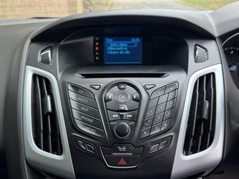 FORD FOCUS 1.6 Zetec Estate 5dr Petrol Powershift Euro 5 (125 ps)