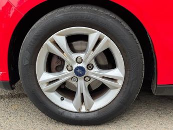 FORD FOCUS 1.6 Zetec Estate 5dr Petrol Powershift Euro 5 (125 ps)