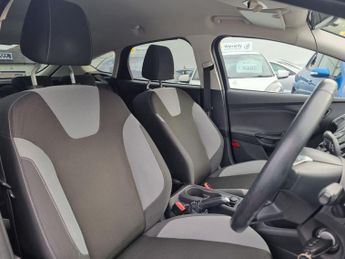 FORD FOCUS 1.6 ZETEC 5d 124 BHP