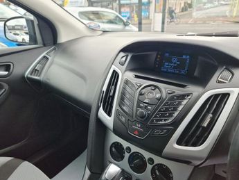 FORD FOCUS 1.6 ZETEC 5d 124 BHP