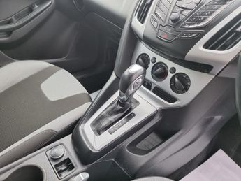 FORD FOCUS 1.6 ZETEC 5d 124 BHP