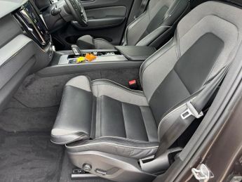 VOLVO XC60 2.0h T6 Recharge 11.6kWh R-Design SUV 5dr Petrol Plug-in Hybrid 