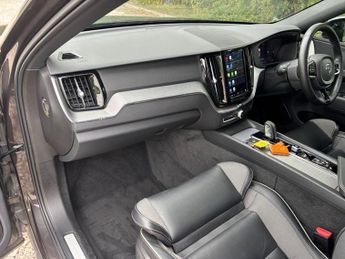 VOLVO XC60 2.0h T6 Recharge 11.6kWh R-Design SUV 5dr Petrol Plug-in Hybrid 