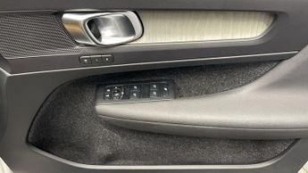 VOLVO XC40 2.0 T4 Inscription SUV 5dr Petrol Auto AWD Euro 6 (s/s) (190 ps)