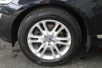 VOLVO XC60 2.4 D5 SE Lux Nav SUV 5dr Diesel Geartronic AWD Euro 5 (215 ps)