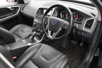 VOLVO XC60 2.4 D5 SE Lux Nav SUV 5dr Diesel Geartronic AWD Euro 5 (215 ps)