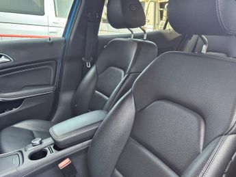 MERCEDES-BENZ GLA 2.1 GLA200 CDI Sport SUV 5dr Diesel 7G-DCT Euro 6 (s/s) (136 ps)