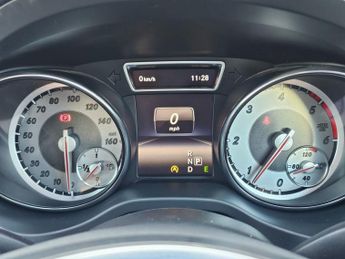 MERCEDES-BENZ GLA 2.1 GLA200 CDI Sport SUV 5dr Diesel 7G-DCT Euro 6 (s/s) (136 ps)