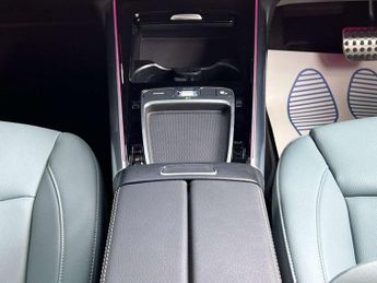 MERCEDES-BENZ EQA EQA 350 AMG Line Executive 4MATIC 4WD 5dr