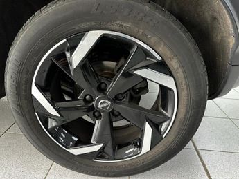 NISSAN JUKE 1.0 DIG-T N-Connecta SUV 5dr Petrol DCT Auto Euro 6 (s/s) (114 p
