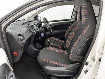 CITROEN C1 1.0 VTi Shine Hatchback 5dr Petrol Manual Euro 6 (s/s) (72 ps)