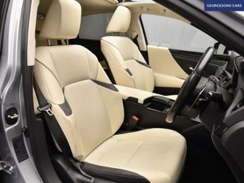 LEXUS ES 2.5 300h Saloon 4dr Petrol Hybrid E-CVT Euro 6 (s/s) (218 ps)