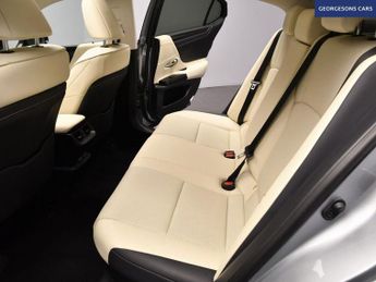 LEXUS ES 2.5 300h Saloon 4dr Petrol Hybrid E-CVT Euro 6 (s/s) (218 ps)