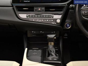 LEXUS ES 2.5 300h Saloon 4dr Petrol Hybrid E-CVT Euro 6 (s/s) (218 ps)