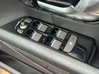 LAND ROVER RANGE ROVER EVOQUE 2.0 TD4 SE Tech SUV 5dr Diesel Auto 4WD Euro 6 (s/s) (180 ps)